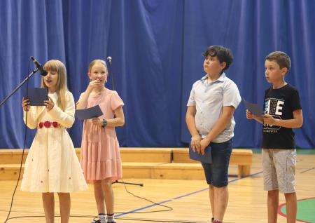 PRIREDITEV OB DNEVU DRŽAVNOSTI IN ZAKLJUČKU ŠOLSKEGA LETA 06 FOTO LJUBO VUKELIČ